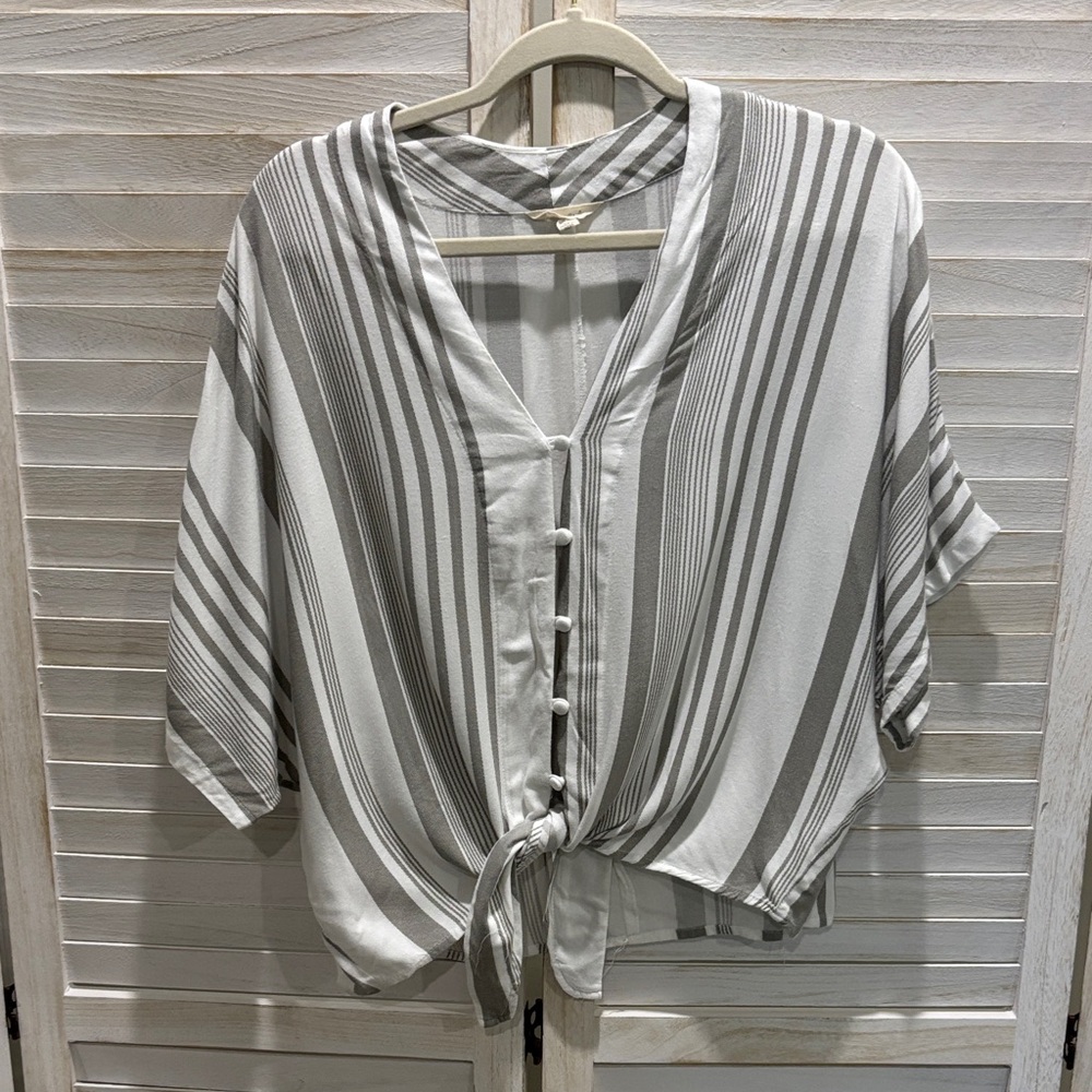 Elegant Gray Striped Women's Blouse